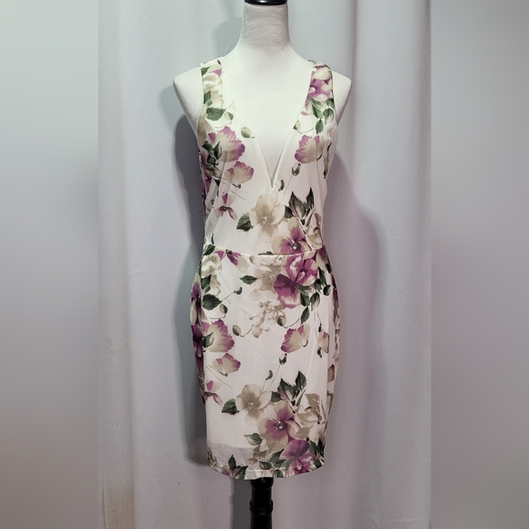 Charlotte Russe Women's NWT White Floral V-Neck Sleeveless Mini Dress Size Large - Picture 3 of 10
